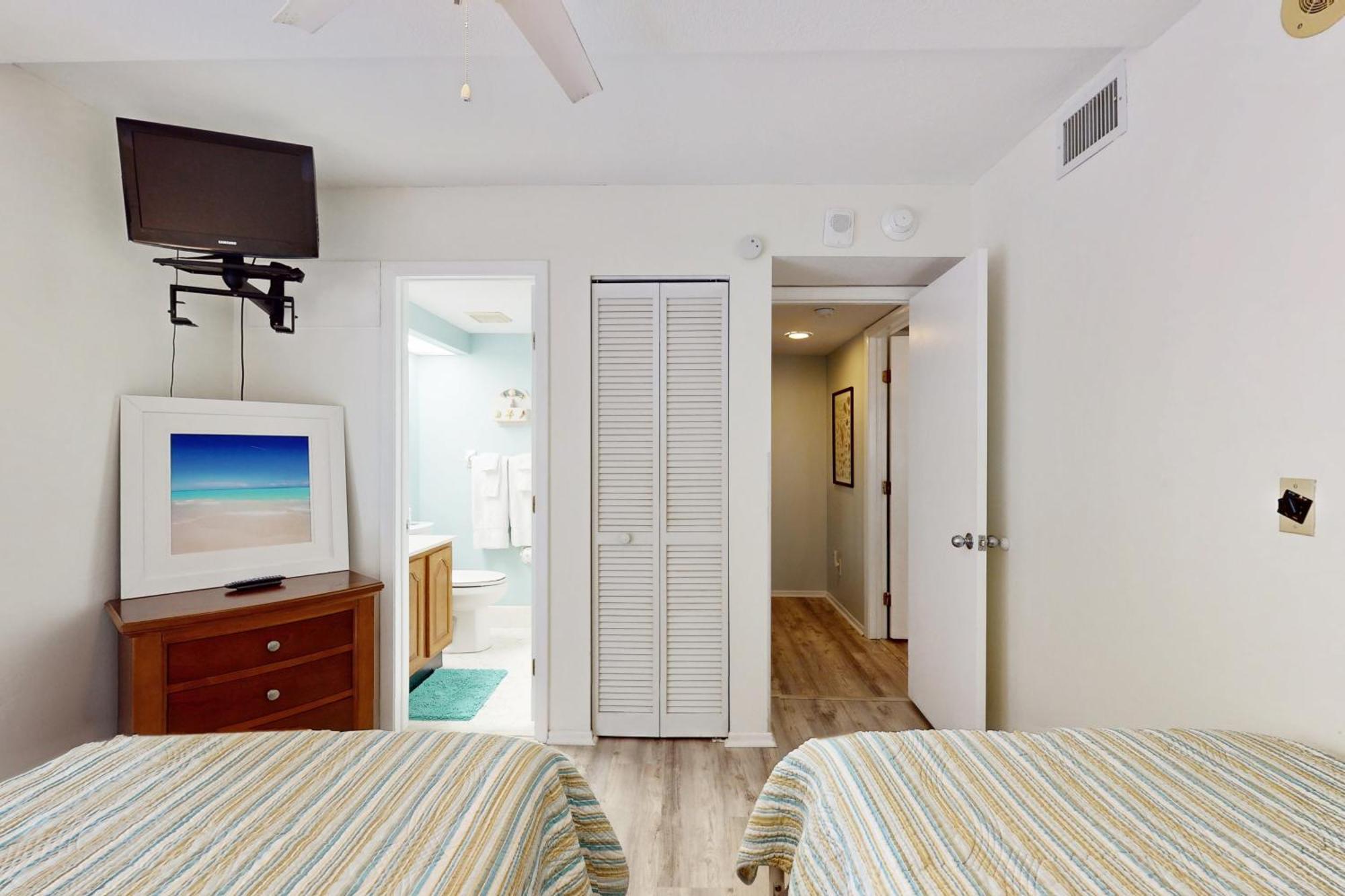 Ocean Breeze & Santa Maria Condos Fort Myers Beach Room photo