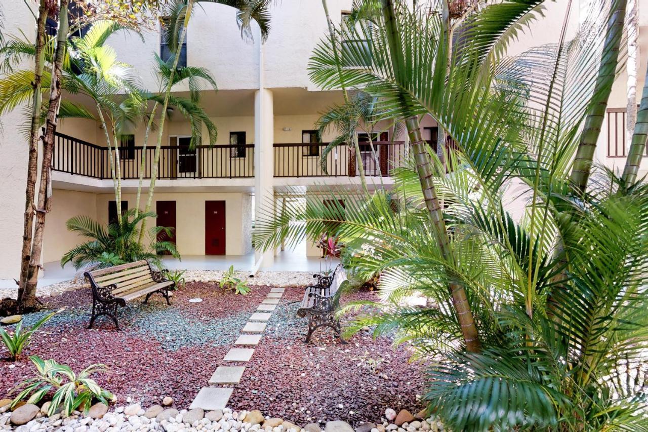 Ocean Breeze & Santa Maria Condos Fort Myers Beach Exterior photo